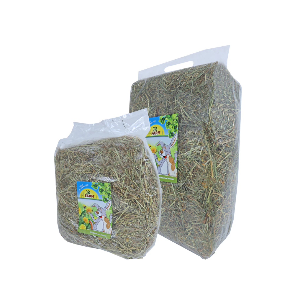 JR Farm Weidehooi met Paardenbloemen
