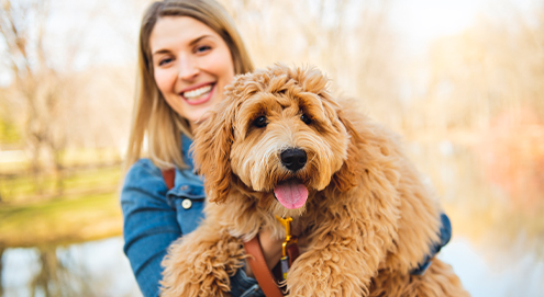 Femme avec un chien